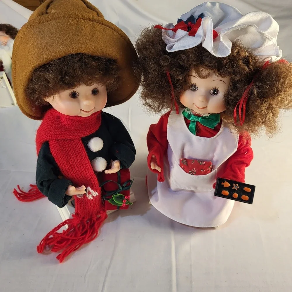Vtg Set Of 2 SANTA'S BEST Animated Christmas UNDERCOVER KIDS Carolers